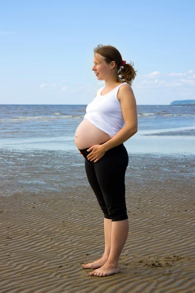 Беременная девушка — стоковое фото