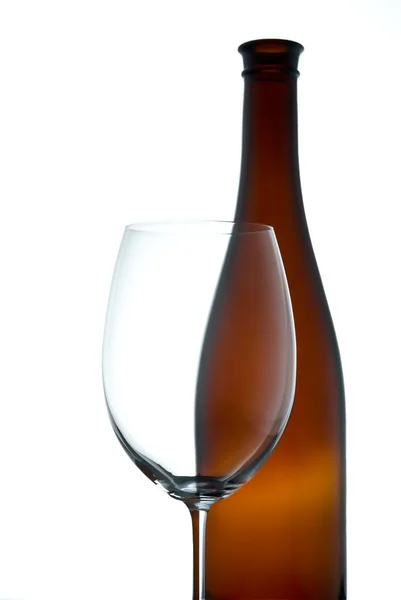Leeres Weinglas und leere Flasche — Stockfoto