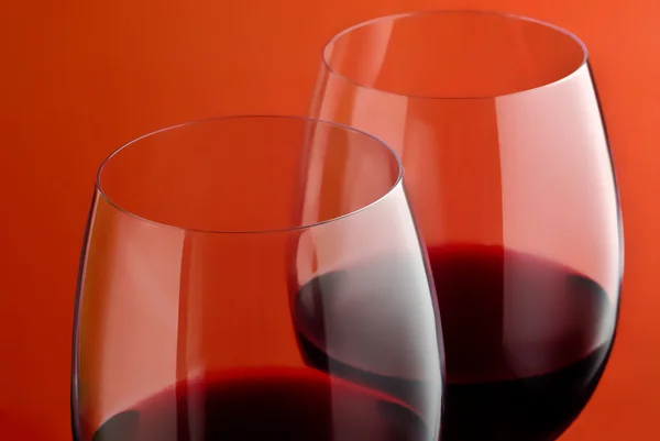 Due bicchieri da vino rossi — Foto Stock