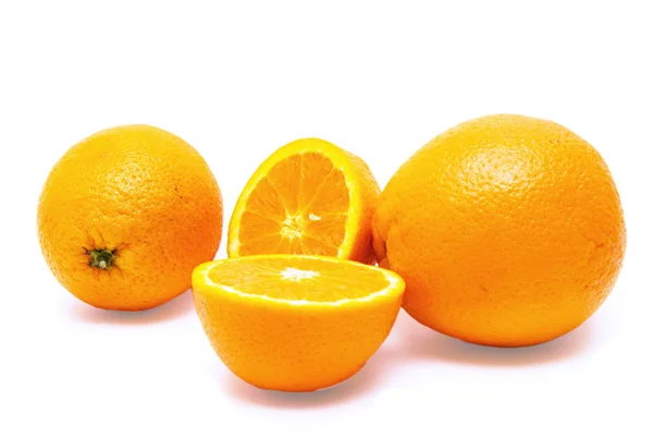 Pomarańcze na białym tle na białym tle — Zdjęcie stockowe