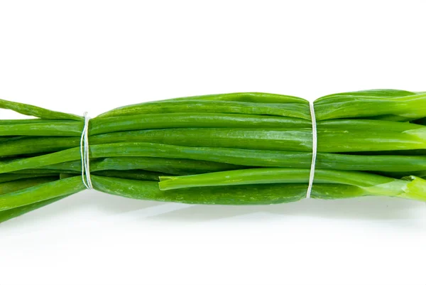 Manojo de cebolla verde aislado en el fondo blanco —  Fotos de Stock