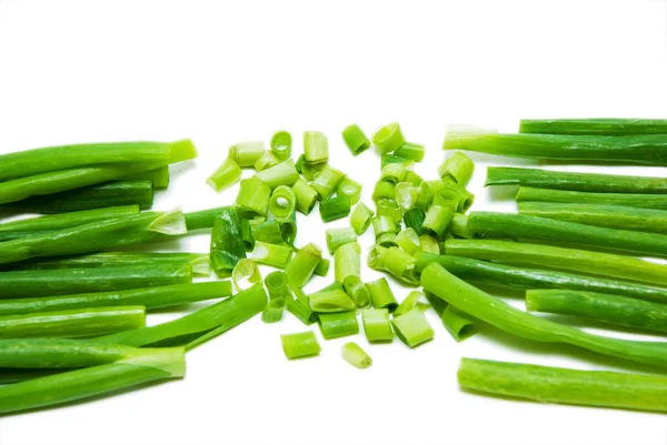 Corte la cebolla verde aislada sobre el fondo blanco —  Fotos de Stock