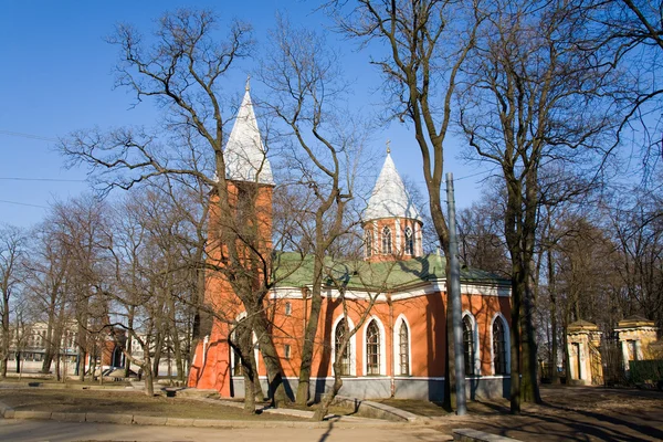 Park halindeki kilise — Stok fotoğraf