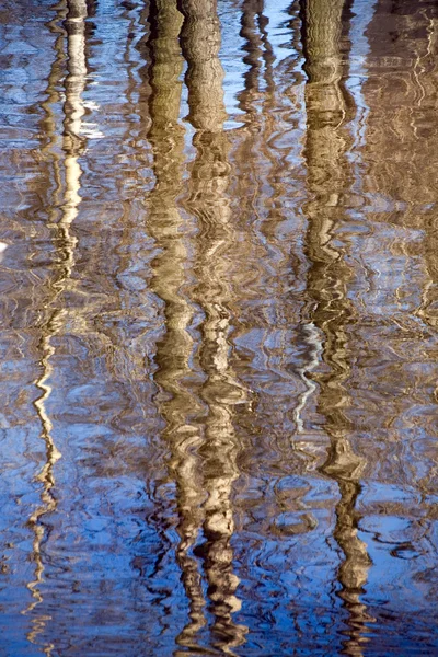 Barva pramenitá voda — Stock fotografie