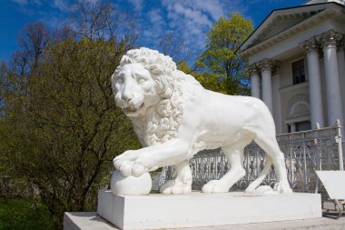 Sculpture of a lion clipart