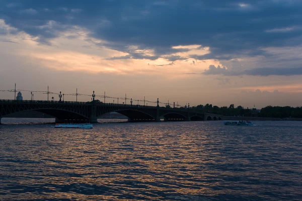 Kvällen över trinity bro — Stockfoto