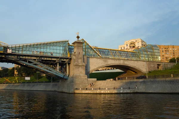 Die moderne Brücke — Stockfoto