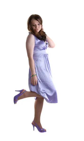 보라색 드레스 소녀 — 스톡 사진