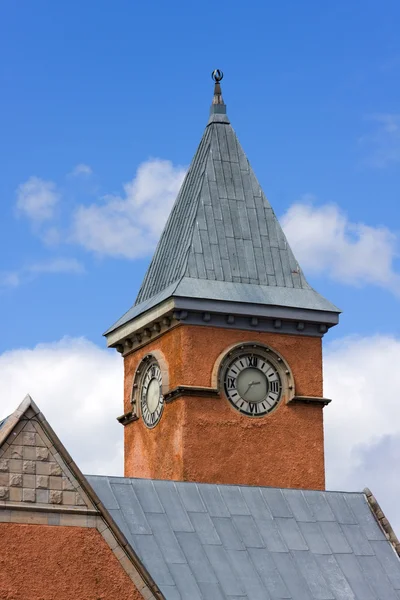 Turm mit Uhr — Stockfoto
