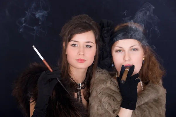 Dívky a kouř — Stock fotografie