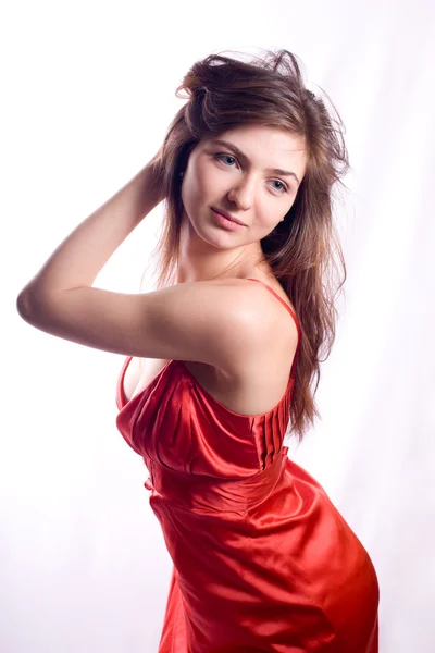 Πορτραίτο κοριτσιού σε ένα κόκκινο φόρεμα — Φωτογραφία Αρχείου