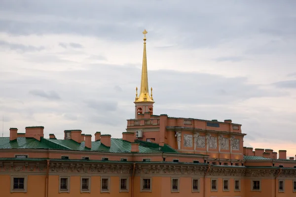 O telhado do castelo de Mikhailovsky — Fotografia de Stock