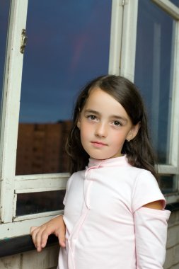 pencerenin kenarında