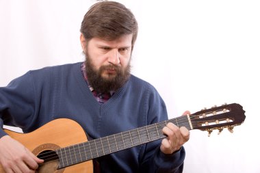 gitar çalmaya