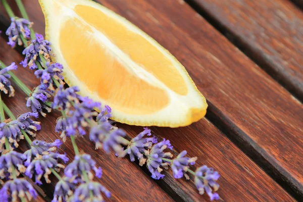 Lavendel und Zitrone — Stockfoto