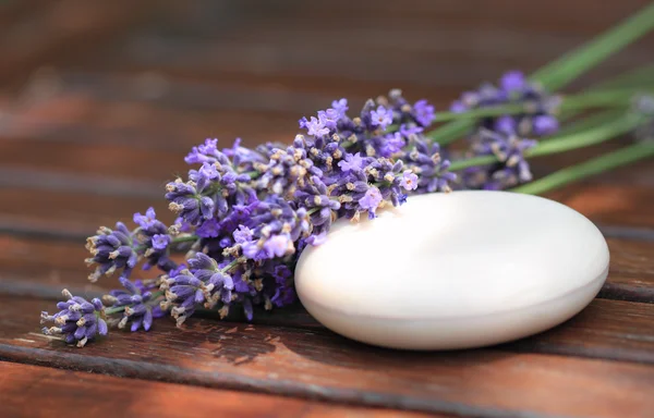 Seife mit Lavendel — Stockfoto