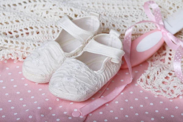 Accessoires en rose pour bébé fille — Photo