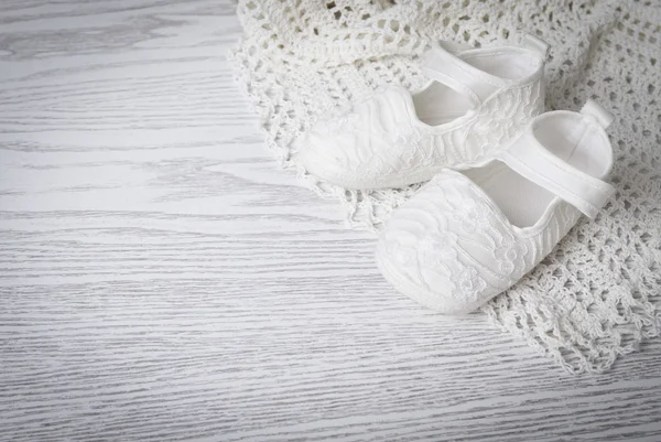 Botas de bebé blancas — Foto de Stock