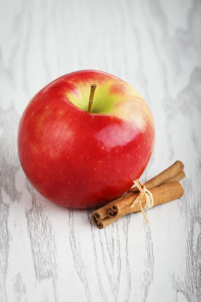 Apfel und Zimt — Stockfoto
