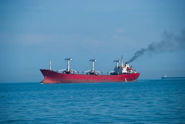 Das Trockenfrachtschiff — Stockfoto