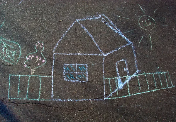 Dibujo infantil sobre asfalto — Foto de Stock