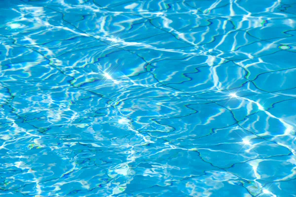 抽象背景-绿松石在游泳池中的水 — 图库照片