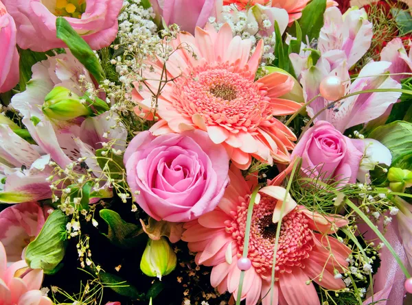 Riesiger Strauß verschiedener rosa Blumen — Stockfoto