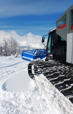 dağlarda Snowcat