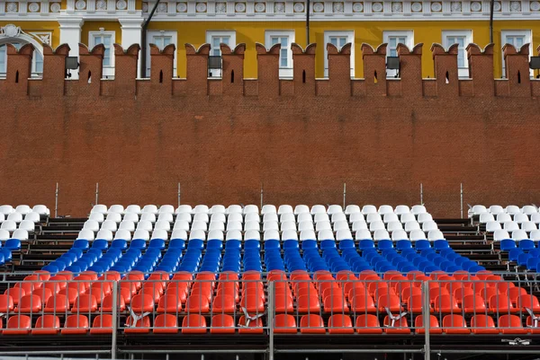 Tricolor zetels en kremlin muur fragment — Stockfoto