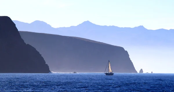 Zeilboot santa cruz island — Stockfoto