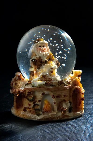 Vánoční sněhová koule se Santa Clausem — Stock fotografie