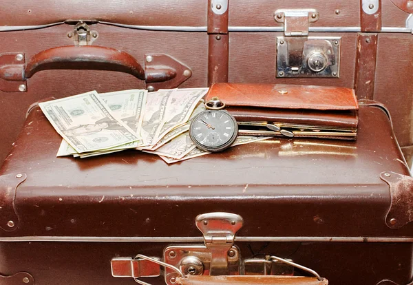Money lays on an old suitcase — Stock Photo, Image