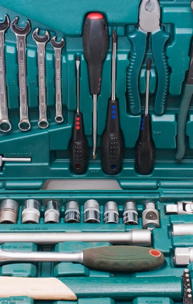 Verktygslåda med olika verktyg i lådan — Stockfoto
