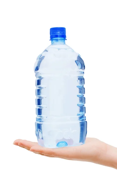 Hand met fles water geïsoleerd — Stockfoto