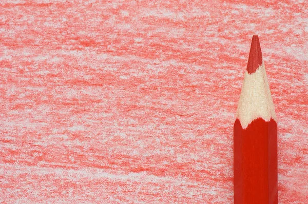 Czerwony ołówek z farbowaniem na papierze — Zdjęcie stockowe