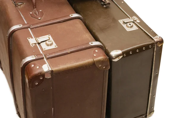 Due vecchie valigie isolate su bianco — Foto Stock