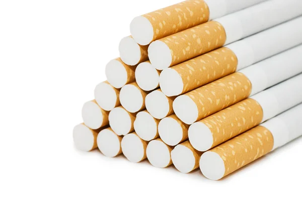 하얀 배경에 분리 된 담배 — 스톡 사진