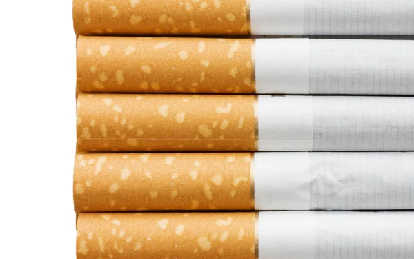 Cigarrillos aislados sobre fondo blanco — Foto de Stock