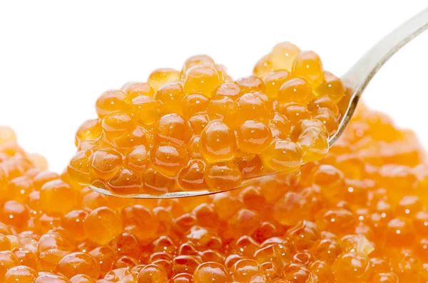 Colher de chá caviar vermelho isolado — Fotografia de Stock