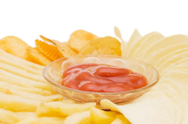 Картопляні чіпси з соусом — стокове фото