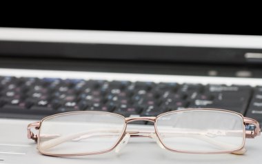 gözlük laptop