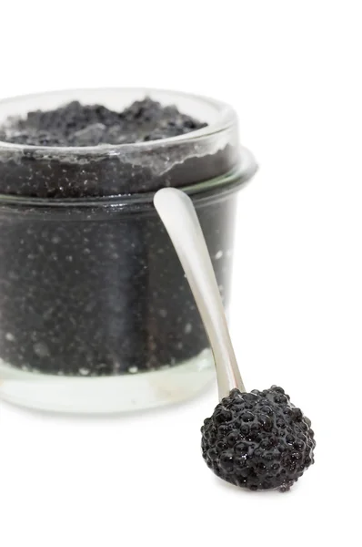 Caviar preto em um jarro de vidro em um branco — Fotografia de Stock