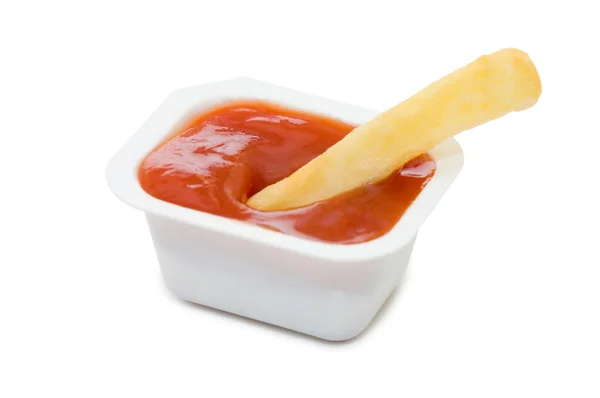 Potatis gratis i ketchup isolerade — Stockfoto