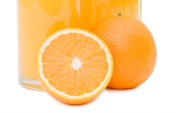 Sumo de laranja num decantador isolado — Fotografia de Stock