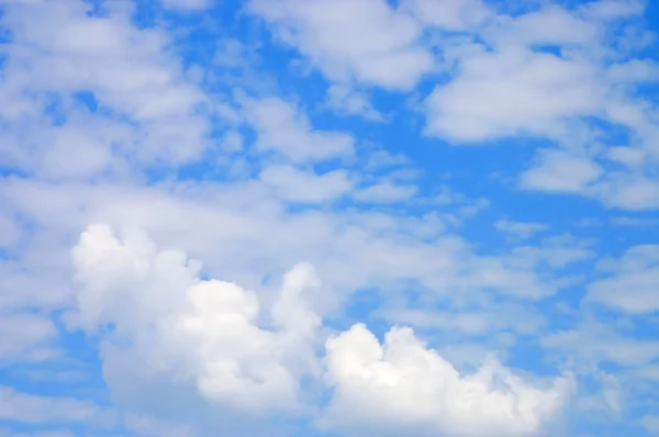 Belleza cielo azul nubes —  Fotos de Stock