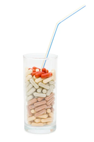 Pillen in een glas geïsoleerd op witte achtergrond — Stockfoto