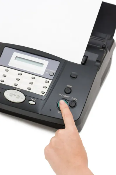 Ręka naciska przycisk faksu — Zdjęcie stockowe