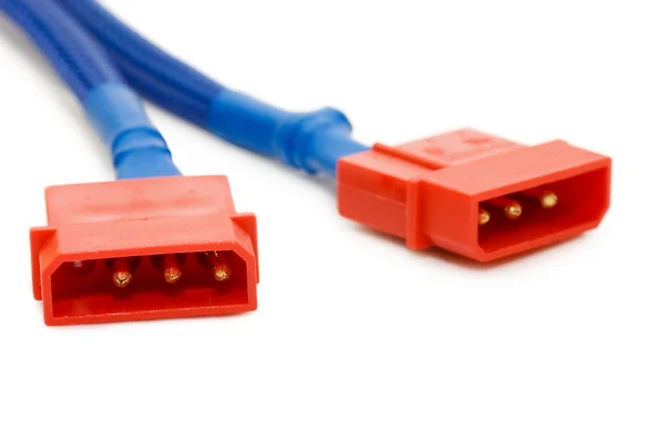 Beyaz arkaplanda bilgisayar kabloları izole edildi — Stok fotoğraf