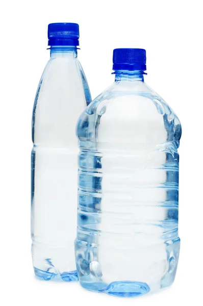 Su şişeleri beyaz zemin üzerine izole — Stok fotoğraf