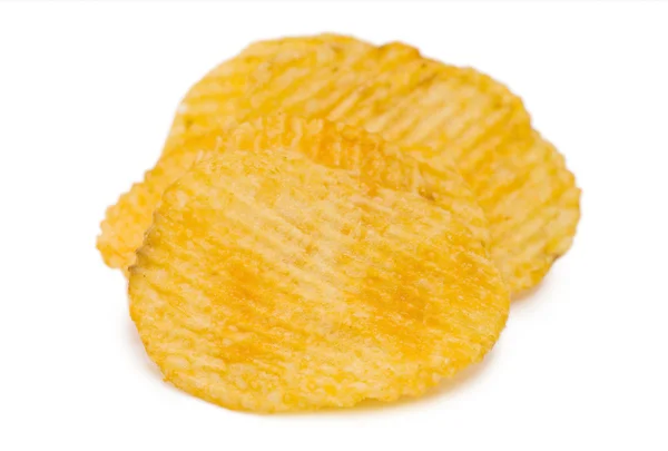 흰 배경에 고립된 감자 칩 — 스톡 사진